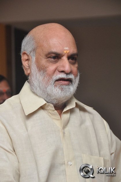 Chiranjeevi-at-Sachin-Tendulkar-Kadu-Premiere-Show